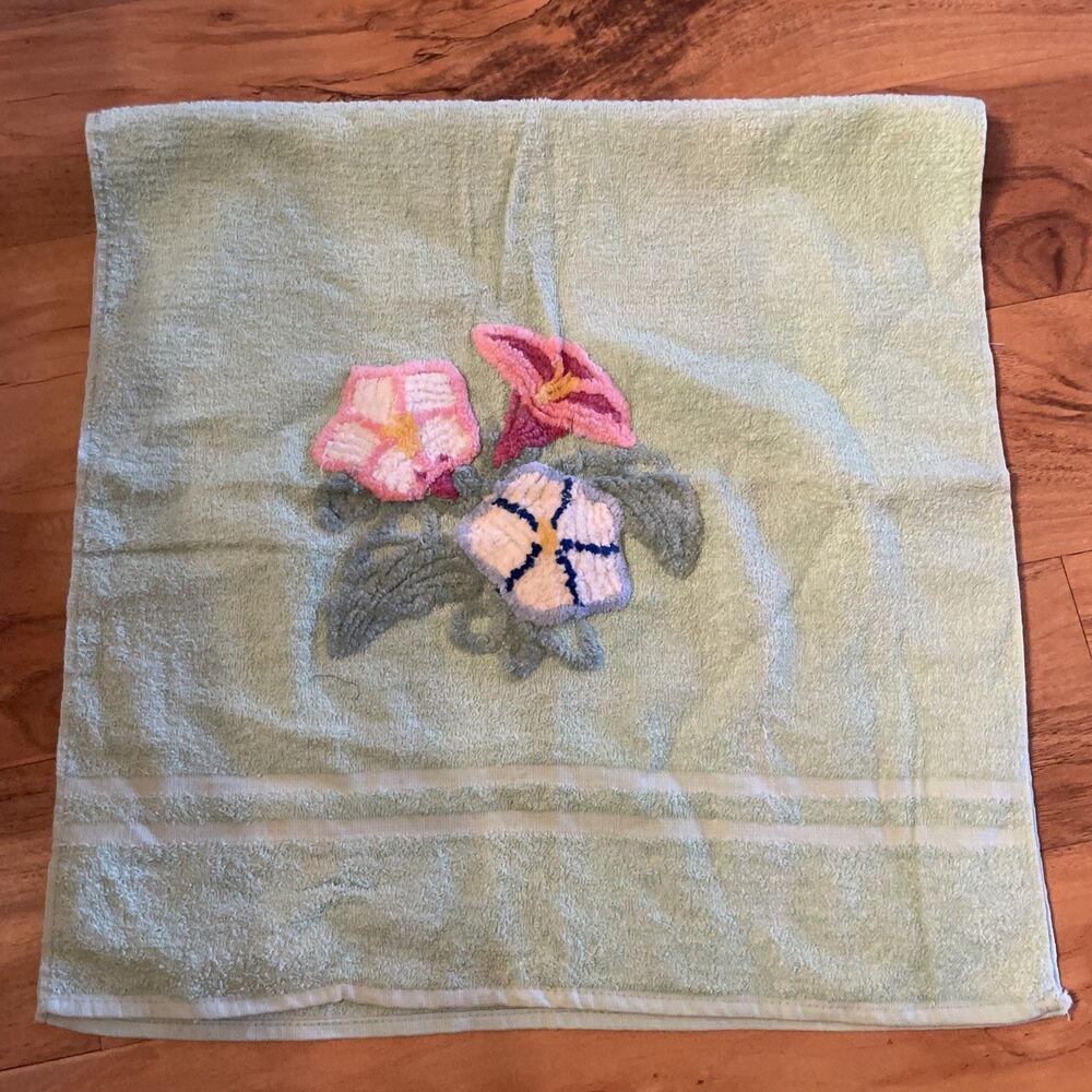 Vintage Cannon Floral Applique Bath Towel Cotton Good Condition Green Cottage